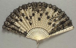 thevintagethimble:  Fan with leaf of white organdy, French, Early 20th century. | MFA 