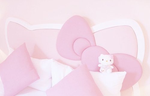 marshmalllovv:Pink Hello Kitty HeadboardMy Edit // Source