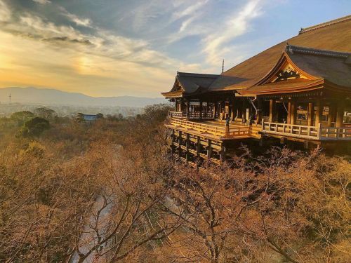 ⛳️清水寺 [ 京都市東山区 ] Kiyomizudera Temple, Kyoto 庭園じゃないけど。国宝・清水の舞台。先日10年ぶりにこの景色を見た。 京都も緊急事態宣言対象になり、健康の維持の