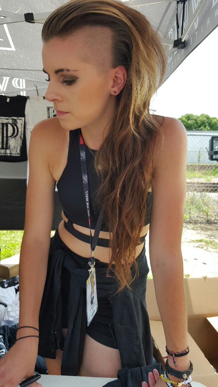 riellarose:  So I asked Lynn if I could take a picture with her, and she said yes