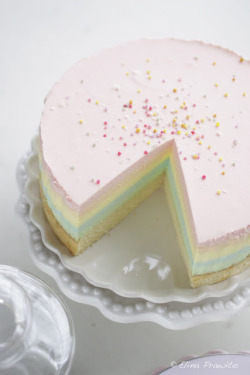 a-food-blog:  Rainbow Cheesecake 