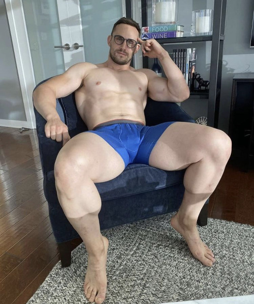 I Love A Talllll Muscular Beautiful Man Mmmmm