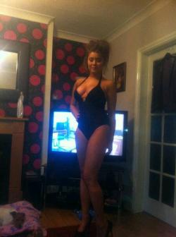 RT if u think shes hothttp://www.hornyslags.co.uk/