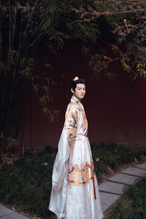 chinese hanfu by 全伊伦uot