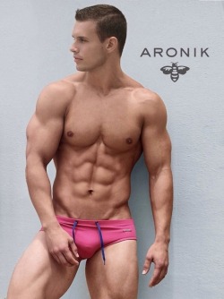 vikingbulges:  http://dadfuckers.tumblr.com/