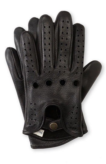 gentlemansessentials:  Deer Skin Gloves  Gentlemanâ€™s Essentials  Just seeing