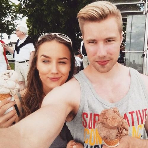 #tbt to early summer heat, bae and big ass icecream. #bae #fitcouple #tan #helsinginjäätelötehdas #e