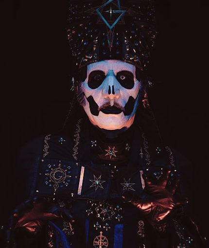 tobiasforges: [source] Nihil joined his sons in death, long live Papa Emeritus IV! I see Copia 