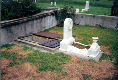 sixpenceee:Stairway Grave: Florence Irene Ford died at the age of 10 in 1871. Her mother was so fill