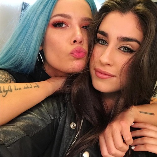 5hontour:Lauren and Halsey; 06/09.