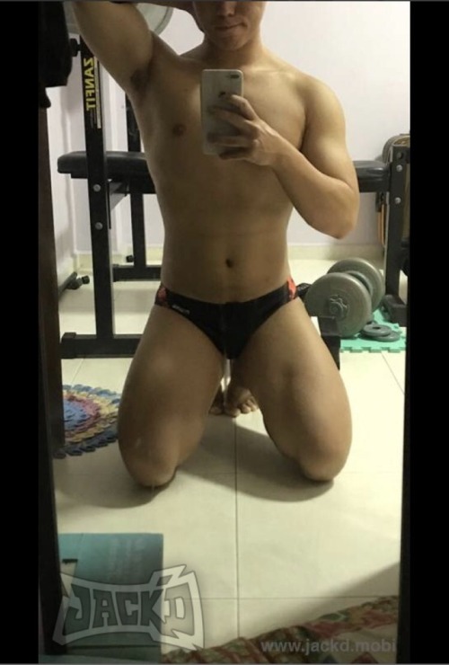 Bottom with nice body and ass, seeing him in those trunks makes me hard alrd