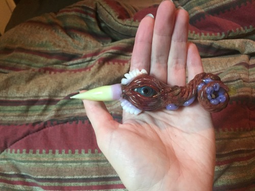 naked-yogi:  follow the artist on Instagram: @jahniglass