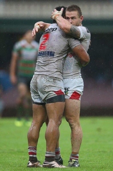 akaretu: Bromance on the field.