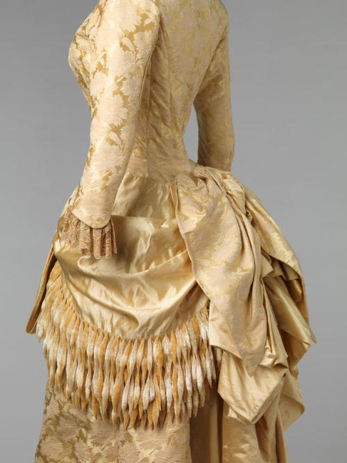 Up Close: Reception Dress, 1884 (RISD Museum)