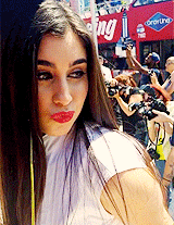5harmonism:  Lauren climbing on a wall to greet fans and take pictures with them