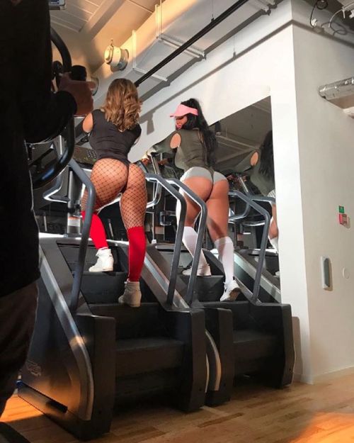 stillallabouttheass: Tag team