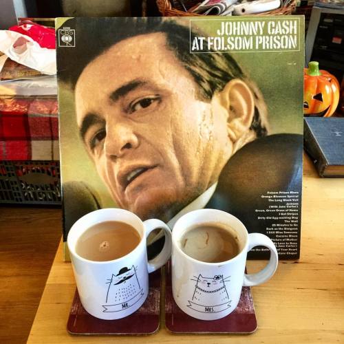 Sunday morning soundtrack with the Mrs &amp; The Man In Black #NowPlaying #JohnnyCash #LiveAtFol