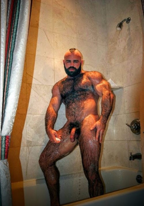 beareric-blog:  Trent   OURS POILU SOUS LA DOUCHE !