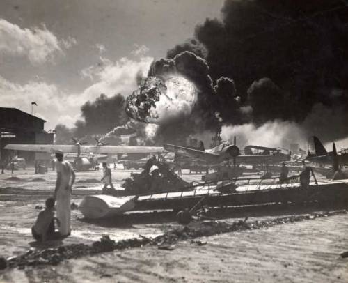 sailnavy:  PHOTOS STORED IN AN OLD BROWNIE CAMERA  Pearl Harbor photos found in an old Brownie stored in a foot locker.  THESE PHOTOS ARE FROM A SAILOR WHO WAS ON THE USS QUAPAW ATF-11O.  PEARL HARBOR  December 7th, 1941  