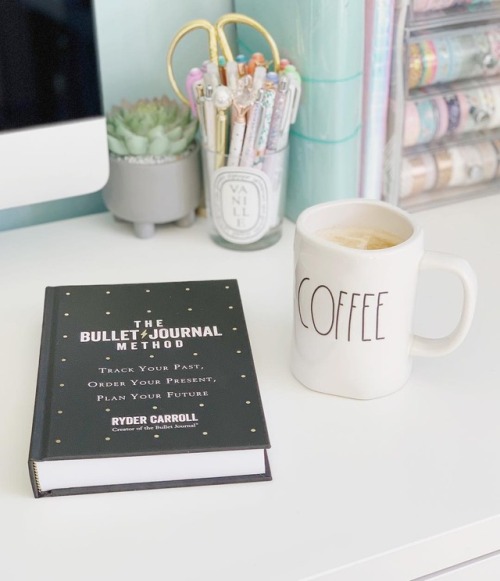 Sunday morning what are you guys up to today? . . . . #stationery #plannerlove #planner #planning #p