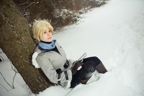 clairetankian:  straywind:  Photoset of Edonia Sherry Birkin (Resident Evil 6) Sherry’s coat by Ammi