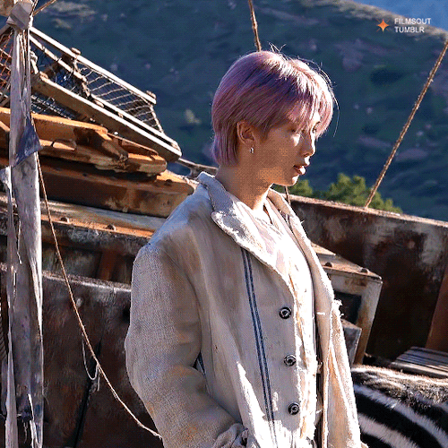 The Sun Looks Good On Him(cr. Namuspromised)