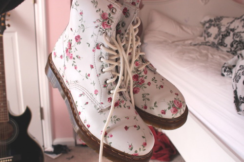 cuntf1rm:i have so many pictures of these bc they’re so pretty aghh. but second pair of doc martens 