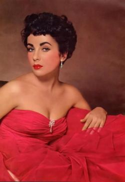 sugarissweetlove:  Elizabeth Taylor