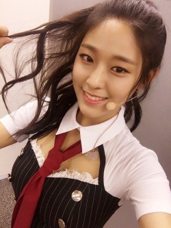 korean-dreams-girls:  SeolHyun (AOA) - Selca