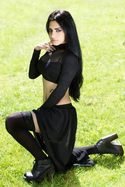 gothicdarling:Model: Mahafsoun