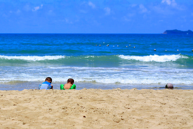 asiasociety:
“ Photo of the Day: Chinese Brothers on the Beach
Two little Chinese boys play with beach sand in Sanya, Hainan Province, China on June 1, 2014. (Hai yizhe/Flickr)
Want to see your images in our ‘Photo of the Day’ posts? Find out how.
”