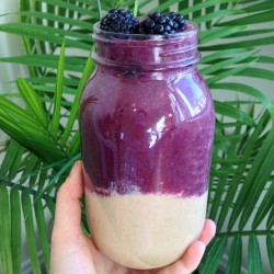 plantbasedbabe:  PB+J smoothie made from