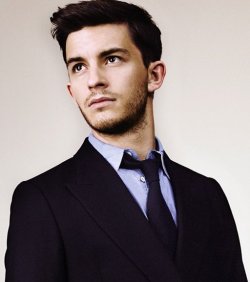 jack-hoff:  Jonathan Bailey 