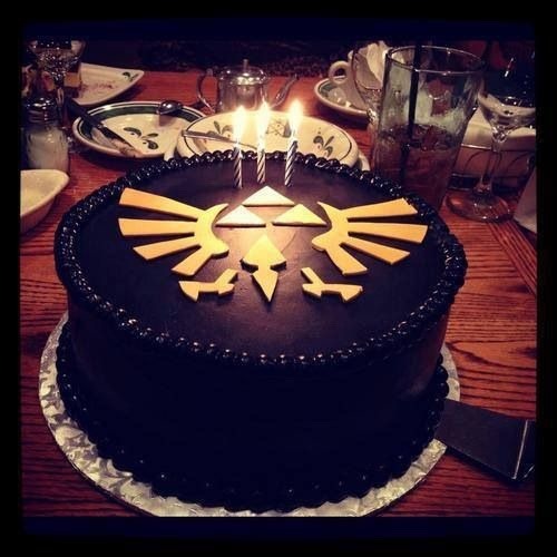 isquirtmilkfrommyeye:  Nintendo themed cakes!