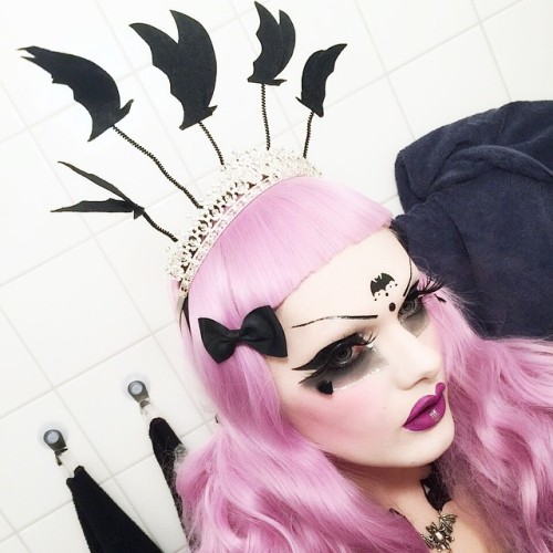 For loads more check out out our: tumblr - http://makeupfetishist.tumblr.com and our subreddit http://www.reddit.com/r/makeupfetish