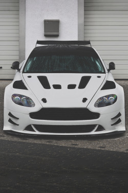 carbonking:  AM GT4 | Photographer © | IG