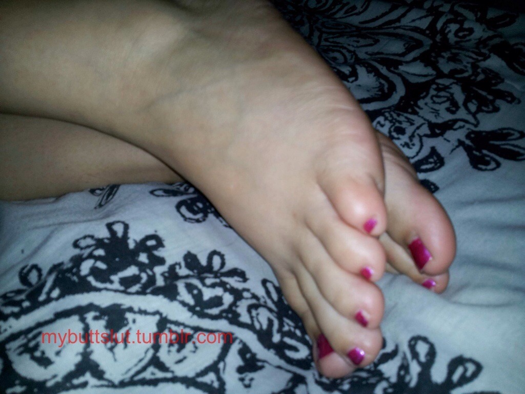 Wife&rsquo;s feet