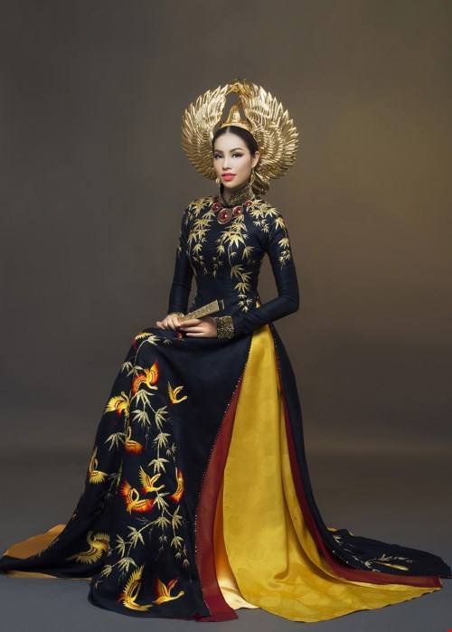 zkarl:2 versions of national costume for Pham Huong -  Miss Universe 2015 contestant from Vietnam- A