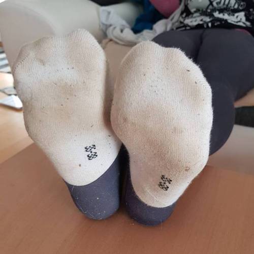 Geil oder??#socks #feetmodel #socken #weißesocken #sockfetish #sockfetishnation #instasocks #pumas