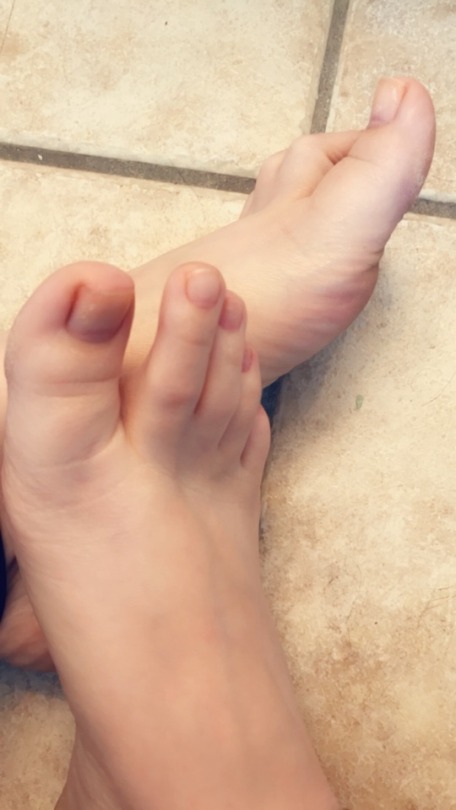 kissabletoes: Bye bye pink polish.. keep a look out for my soon to be new color 😍 