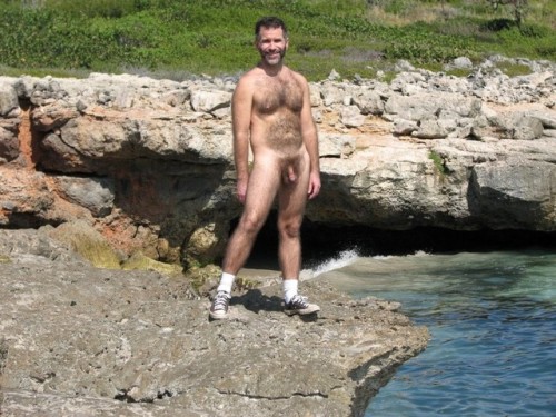 i-am-nude-by-nature:Nude hiking is liberating.
