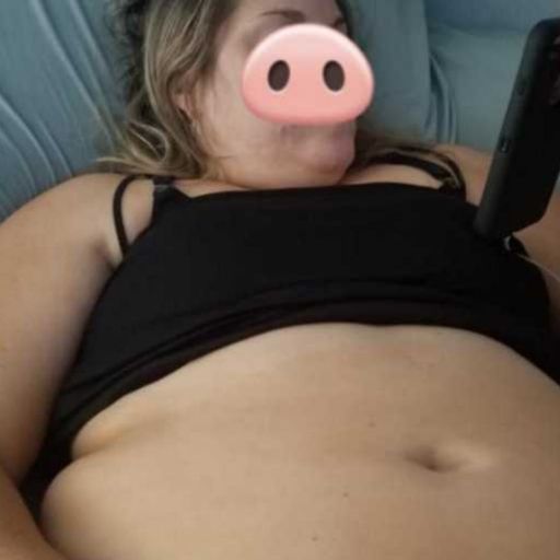 feedher85:She&rsquo;s outgrowing her vanity, figuratively and literally..🐷