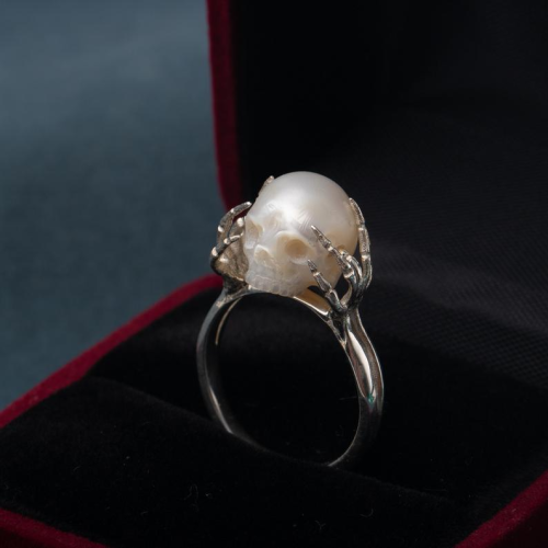 arsenicinshell: Skull pearls jewels