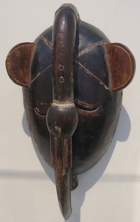 Do Society hornbill mask (yangaleya) of theKulango or Ligbi people, Ghana or Côte d'Ivoire.  Artist 