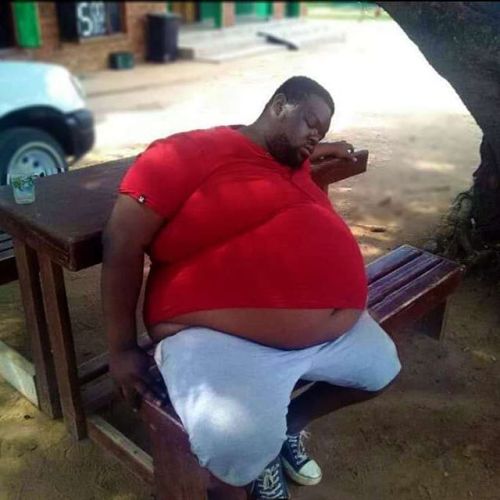 gutwatch: Plump #chubby #fatguy #fatman #overweight #bhm #bellypeek #fatty #needabiggershirt #naptim