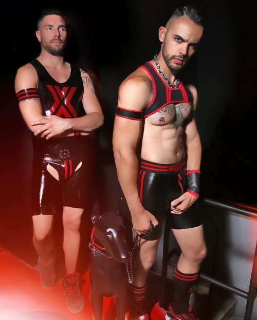 canariefan: leathersub01:Slave ready to serve. Recon leathersub001 or Instagram boundeagle1 O M GEEE