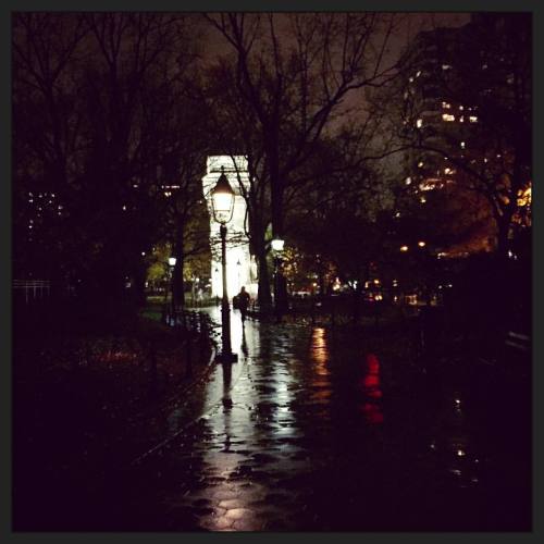 Just a night in New York #manhattan #nyc #washingtonsquarepark #downtown #citylife #citywalk #citysc