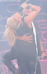 cheiro-do-arthur:  cristalblanco:  seisanjos:  heartforluar:  olha essa encoxada!!