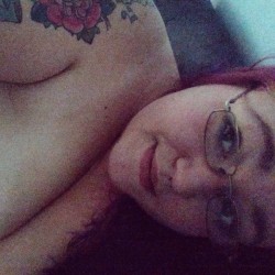 meteorrising:  Come cuddle with me? #bbw #bodypositive #bodylove #bi #effyourbeautystandards #honoryourbody #pizzasistersforlyfe #curvy #boobies  Would love to cuddle with you !!!!