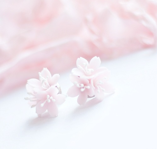 kawaiistomp:Sakura stud earrings ~ (credit)(please do not delete the credit)